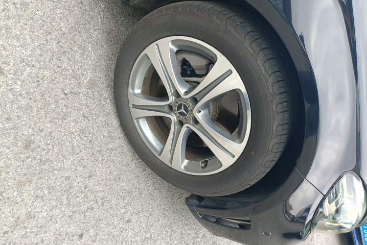 Used Mercedes-Benz C-Class 2019 Restyled C 260 L Sport Edition Right Front Wheel Hub