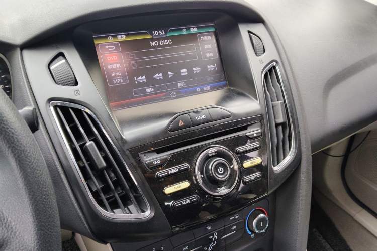 Used Ford Focus 2015 Sedan 1.6L Automatic Comfort Model Audio And AC Panel