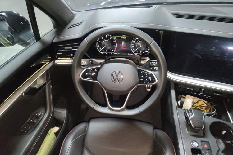 Used Volkswagen Touareg 2022 3.0 TSI Prestige 20th Anniversary Special Edition
