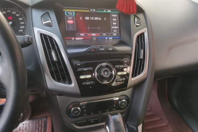 Used Ford Focus 2012 Hatchback 1.6L Automatic Fashion Edition Audio And AC Panel