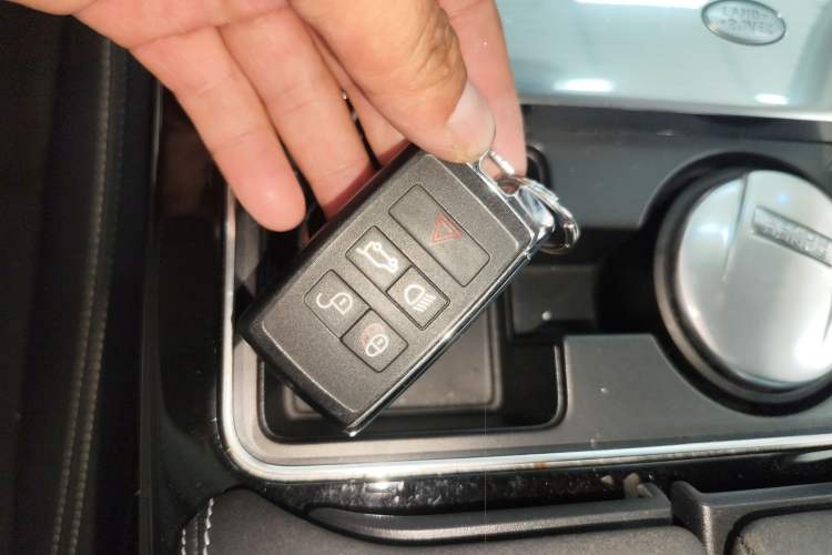 Used Land Rover Range Velar 2022 250 PS Vehicle Key