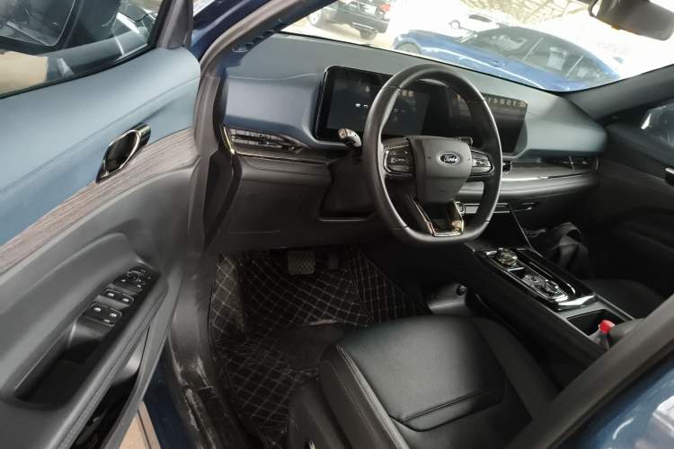 Used Ford Equator Sport 2023 EcoBoost 170 Premier Edition Driver Seat