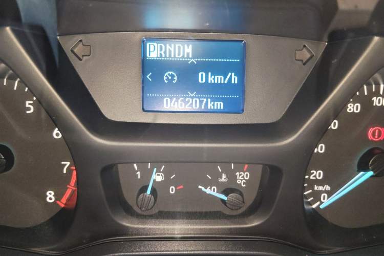 Used Ford Transit 2022 2.0T Gasoline Automatic Multi-Function Commercial Vehicle Mid-axle Low-Roof Design with Dual Rear Doors Meeting China VI Emission Standards