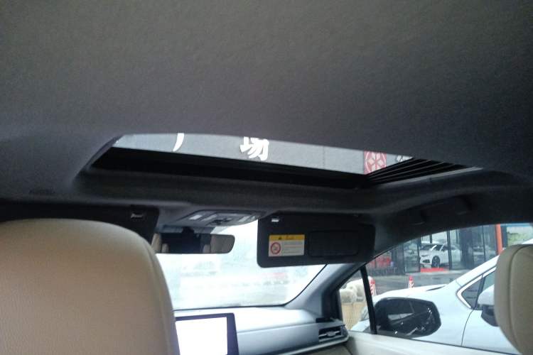 Used Toyota Granvia 2023 2.5L Hybrid Prestige PLUS Edition
