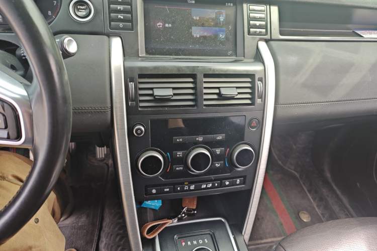 Used Land Rover Discovery Sport 2018 240 PS SE Version Audio And AC Panel