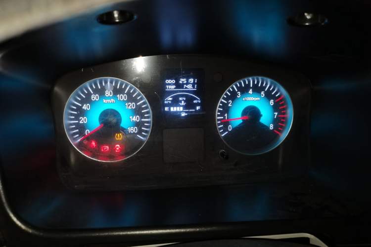 Used Jinbei New Hiace S 2023 1.5L Wealth Edition Passenger Van 5/6/7-Seater Non-Air-Conditioned Version SWC15M