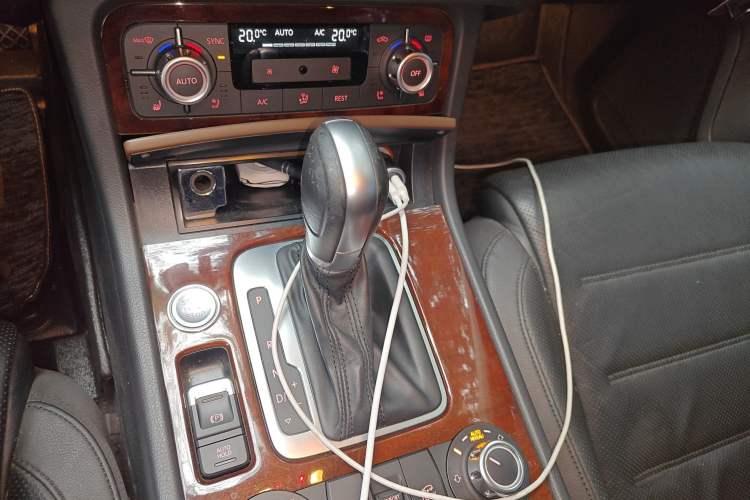 Used Volkswagen Touareg 2015 3.0 TSI Comfort Model Gear Lever