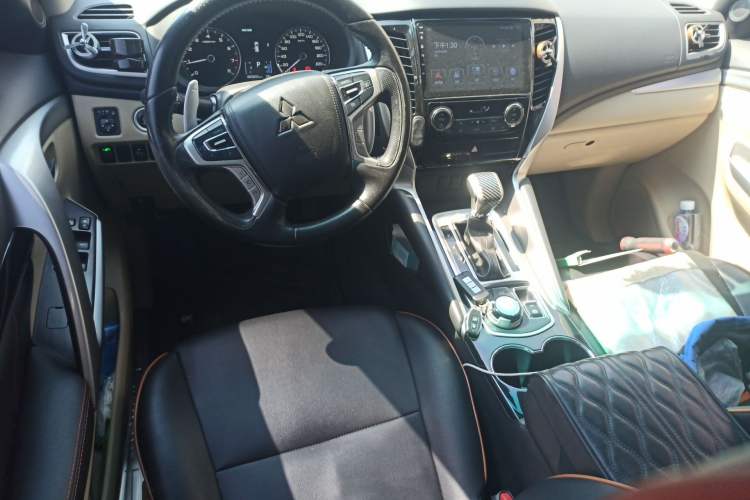 Used Mitsubishi Pajero  Center Console