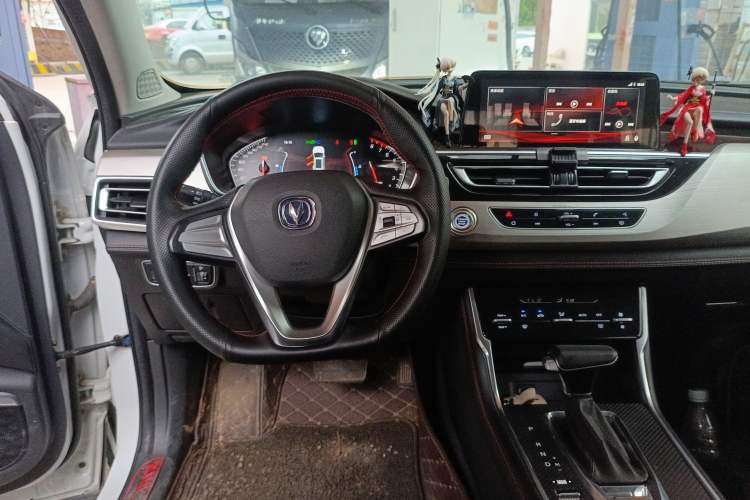 Used CHANGAN CS75 2020 280T Automatic Smart Edition China VI Standard Center Console