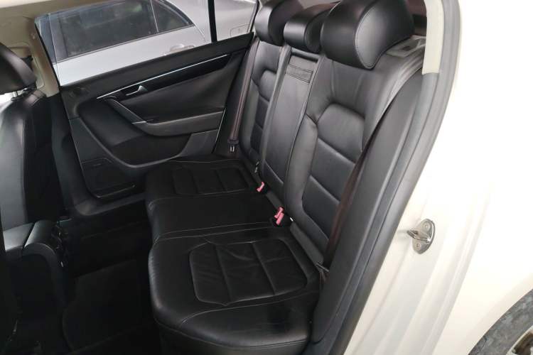 Used Volkswagen Magotan 2012 1.8TSI Comfort Model Left Rear Seat