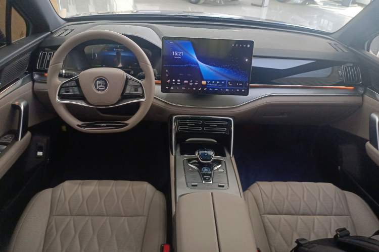 Used BYD Tang New Energy 2024 DM-i Glory Edition 112KM Prestige Model Center Console