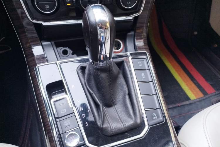 Used Volkswagen Passat 2016 330TSI DSG Luxury Edition Gear Lever