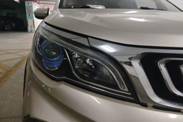 Used Geely Auto Vision X3 2017 1.5L Automatic Elite Model Right Front Headlight