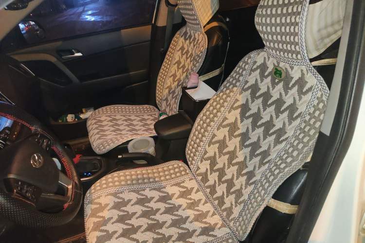 Used Hyundai ix25 2015 1.6L Automatic Two-Wheel-Drive Deluxe DLX Model
