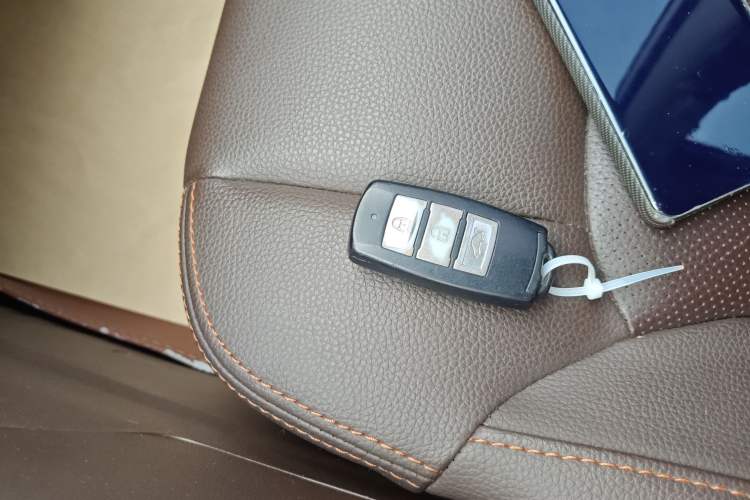 Used FORTHING Joyear X5 2017 1.6L CVT Luxury Model Interior 1