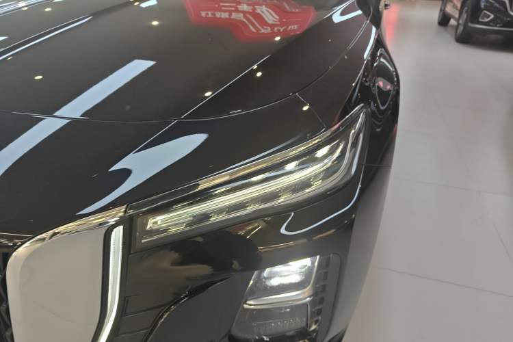 Used Hongqi H5 2025 2.0T Automatic Flag Edition – 500 000 Units Commemorative Version Left Front Headlight