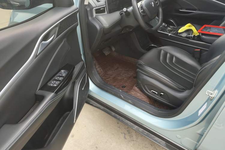 Used NETA U 2022 Zhi400 Pro Ternary Lithium