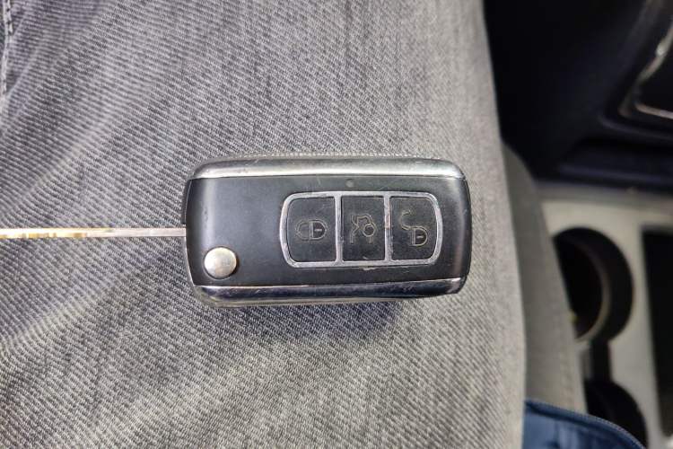 Used Jeep Compass 2014 2.0L two-wheel drive sport version Vehicle Key