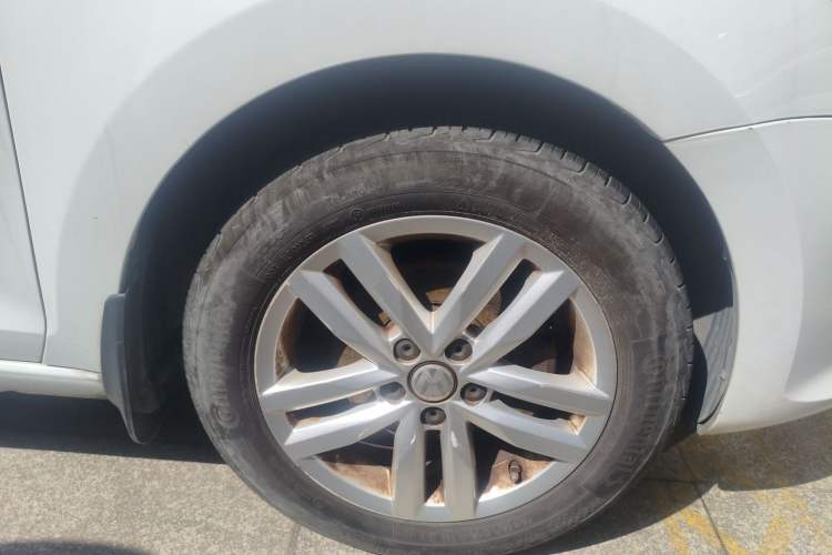 Used Volkswagen Santana 2015 1.6L Manual Fashion Edition Exterior 7