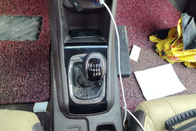 Used Baojun 310W 2017 1.5L Manual Fashion Model China V Gear Lever