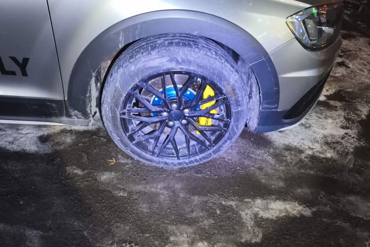 Used Volkswagen C-TREK 2017 230TSI DSG Luxury Model Right Front Wheel Hub