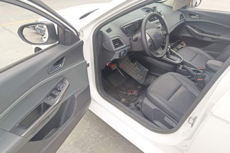 Used Ford Escort 2015 1.5L Automatic Fashion Model