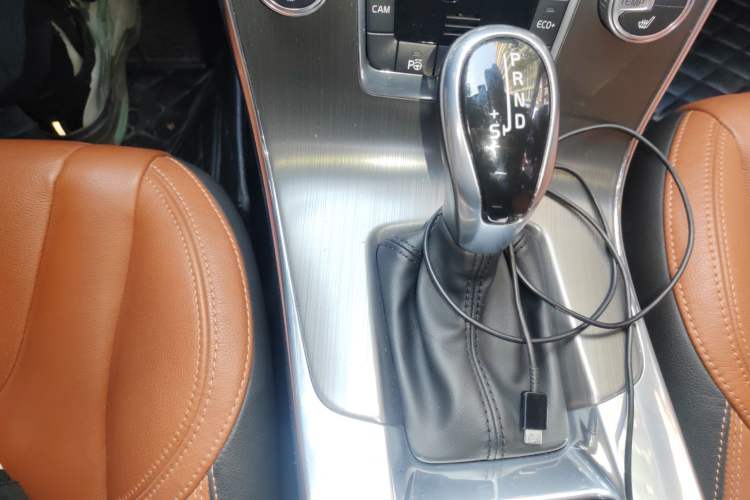 Used Volvo V60 2015 T5 Zhiya Edition
