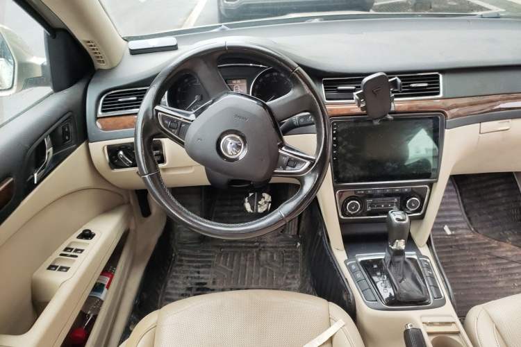 Used Skoda Superb 2013 1.8TSI Automatic Yashi Edition