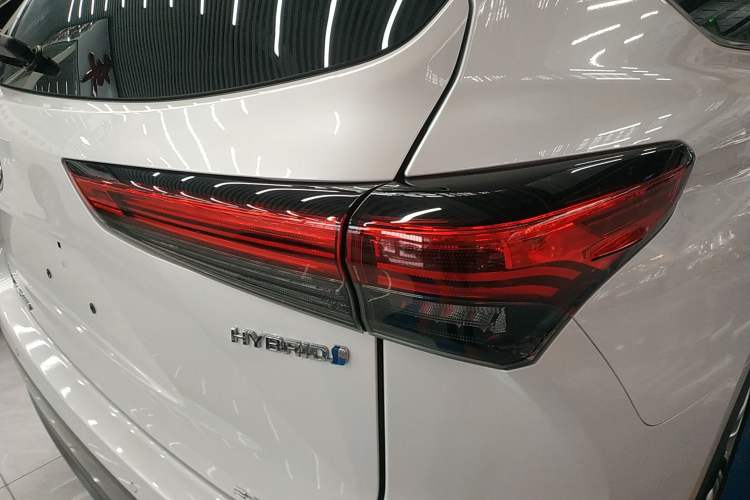 Used Toyota Highlander 2023 2.5L Smart Electric Hybrid Dual-Engine Four-Wheel Drive Prestige Version – 7 Seats Right Rear Taillight