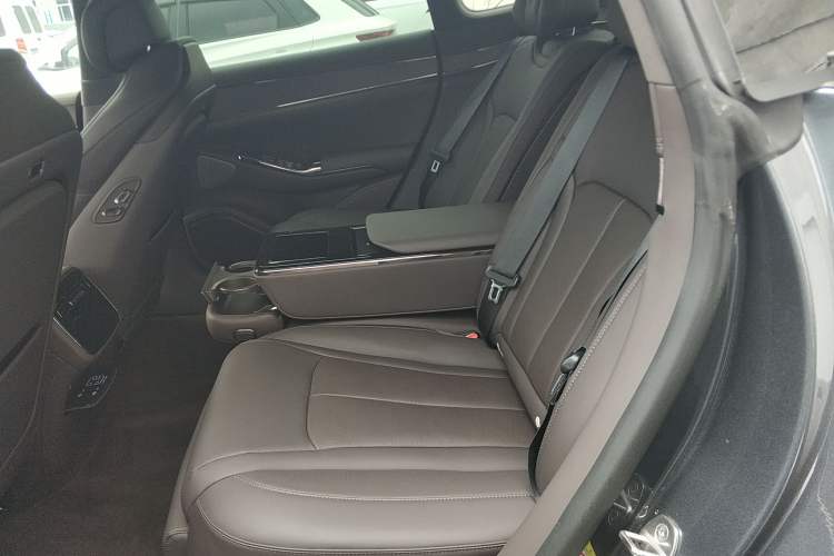 Used Denza Z9 2024 1100 km Four-Wheel Drive Max Version