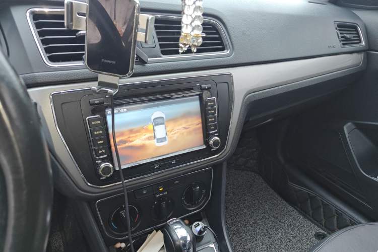 Used Volkswagen Lavida 2015 230TSI DSG Comfort Edition Audio And AC Panel