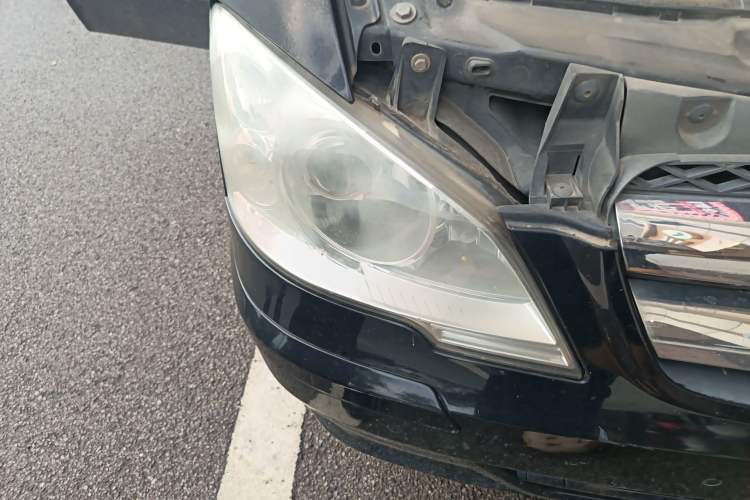 Used Mercedes-Benz Vito 2013 3.0L Elite Edition Right Front Headlight