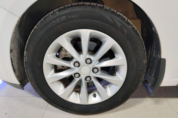 Used Buick GT 2018 15T Dual-Clutch Advanced Model China V Standard Left Front Wheel Hub