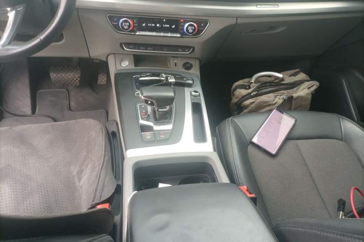 Used Audi Q5L 2018 40 TFSI Prestige Fashion Edition China VI Gear Lever