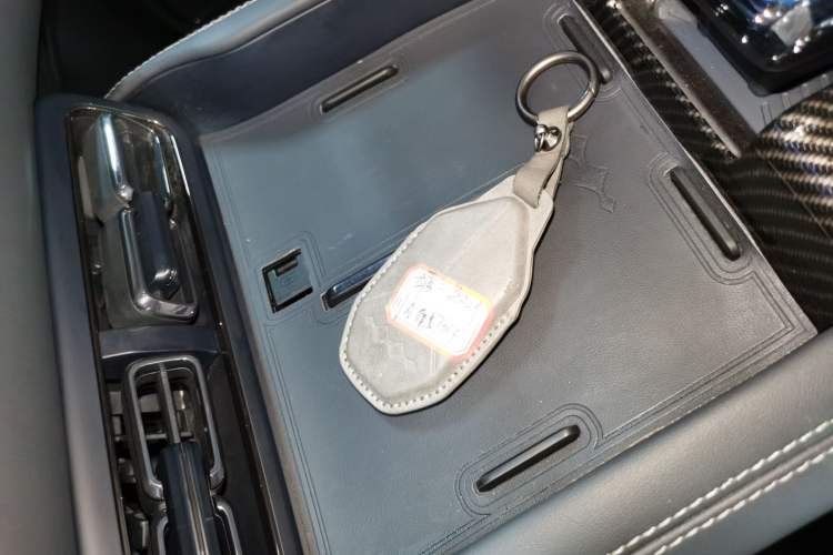 Used Formula Leopard 5 2023 Navigator Edition
