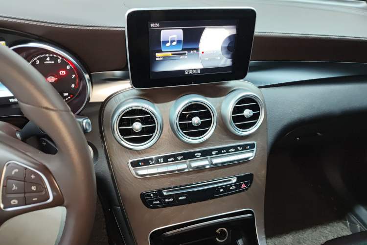 Used Mercedes-Benz GLC 2017 GLC 300 4MATIC Sport Edition Audio And AC Panel