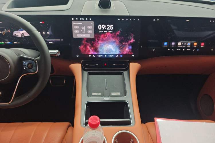 Used Hima AITO M8 2025 Extended-Range Ultra Version 53.4 kWh 5-Seater Edition Audio And AC Panel