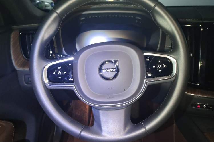 Used Volvo XC60 2021 T5 4x4 Smart Luxury Edition