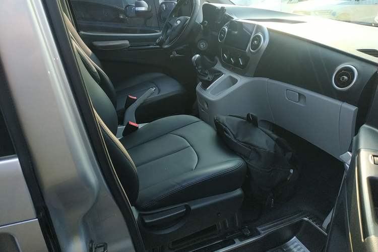 Used JAC Refine M3 2023 1.8L 7/8-Seater Comfort Edition