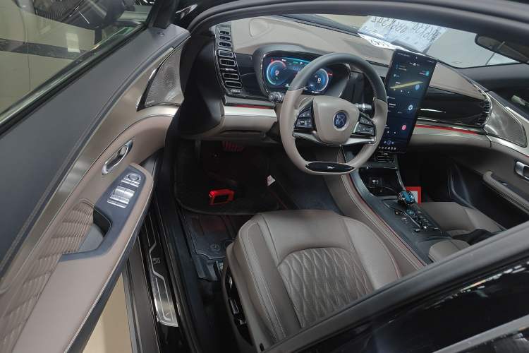 Used BYD Han 2023 EV Champion Edition 605KM Front-Drive Premium Model
