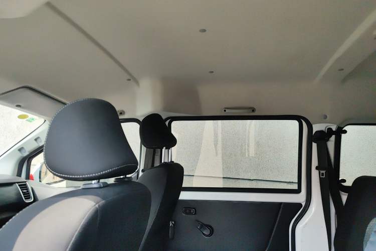 Used Jinbei Gold Hiace M Classic 2023 1.5L Engineering Lion Passenger Vehicle 5/6/7 Seats Headliner