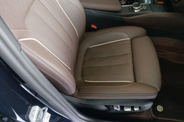 Used BMW 5 Series 2023 530Li Luxury Edition M Sport Package