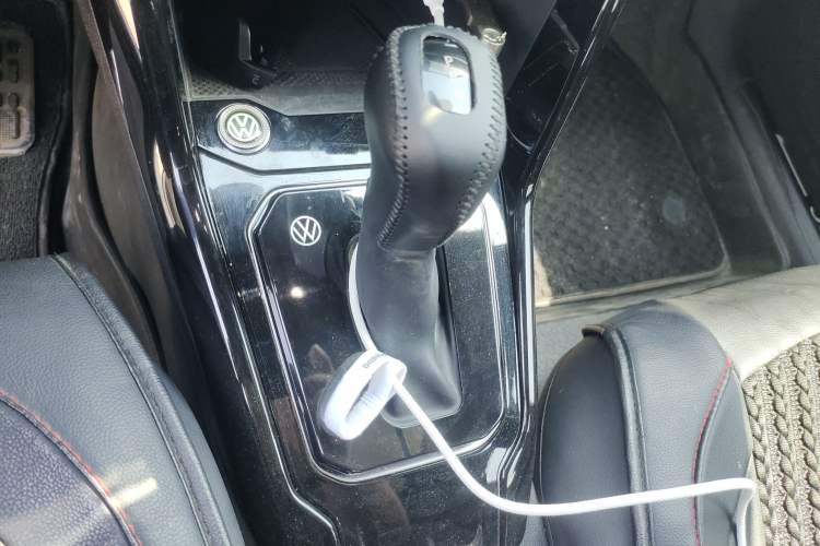 Used Volkswagen T-ROC 2024 300TSI DSG Two-Wheel-Drive Chen Guang Edition Gear Lever
