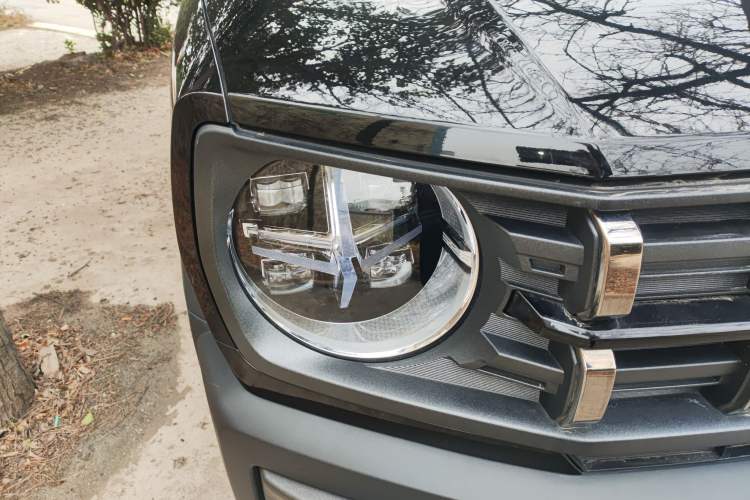 Used Haval X DOG 2022 1.5T DCT Two-Wheel Drive Trendy Edition Right Front Headlight