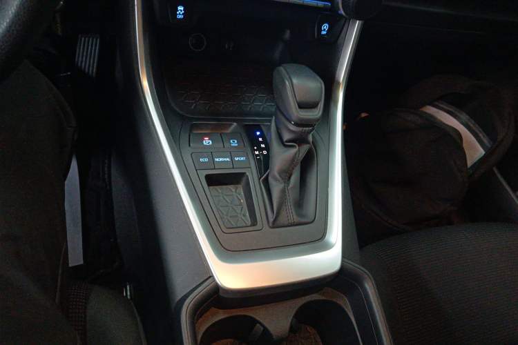 Used Toyota RAV4 2020 2.0L CVT Two-Wheel Drive Urban Edition Gear Lever