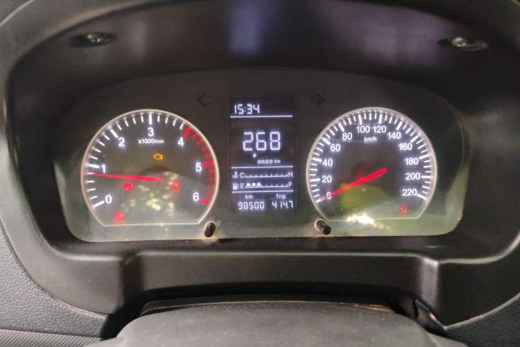 Used Foton Tunland 2017 2.8T E-Series Diesel Two-Wheel Drive Comfort Version with Low Cargo Bed and Long Cabin Meeting China V Emission Standards
