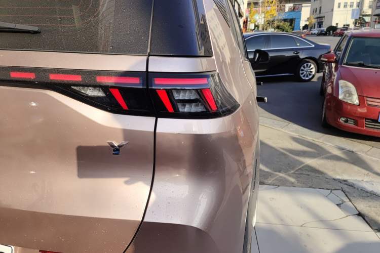 Used AION Y 2022 70 Tech Edition Lithium Iron Phosphate