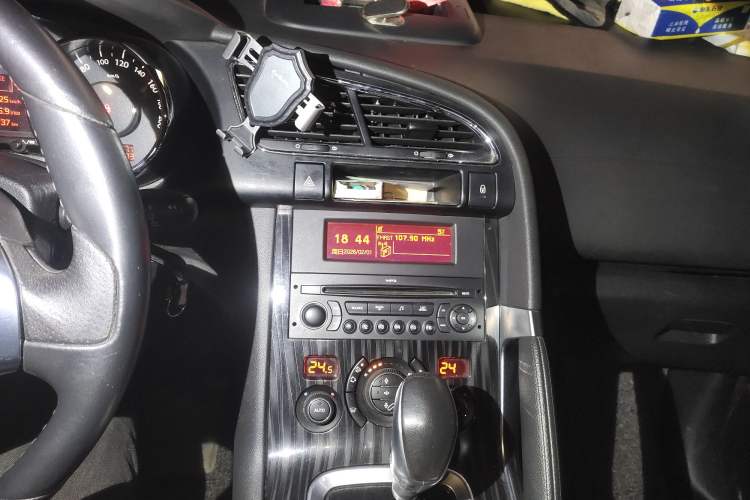 Used Peugeot 3008 2015 1.6THP Automatic Trend Edition Audio And AC Panel