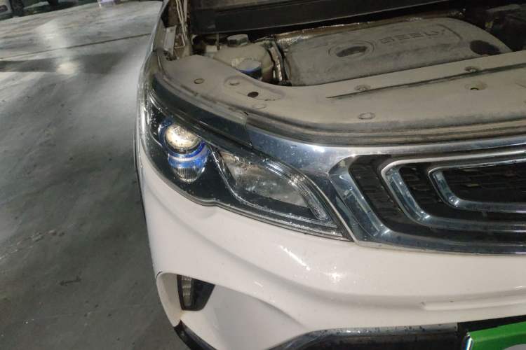 Used Geely Auto Vision X3 2017 1.5L Manual Luxury Model Right Front Headlight