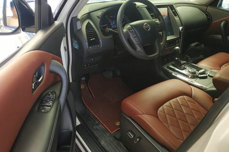 Used Nissan Patrol 2018 4.0L LinkedIn Edition Driver Seat